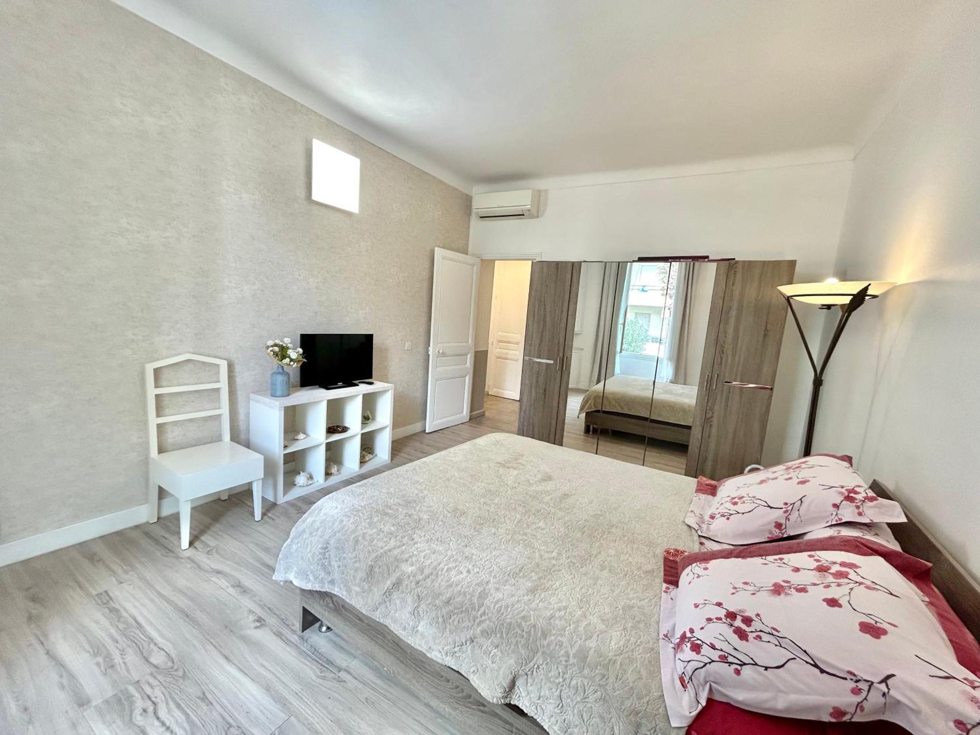 Amiral Courbet Apartment Juan-les-Pins Eksteriør billede